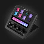 Elgato Stream Deck+ Black — წინა და მარჯვენა გვერდის ხედი სადგამით