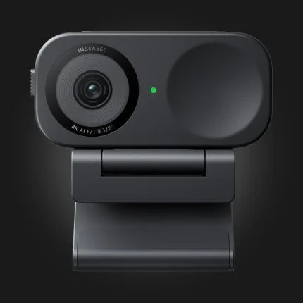 Insta360 Link 2C Graphite Black — წინა ხედი მაგნიტურ სამაგრზე