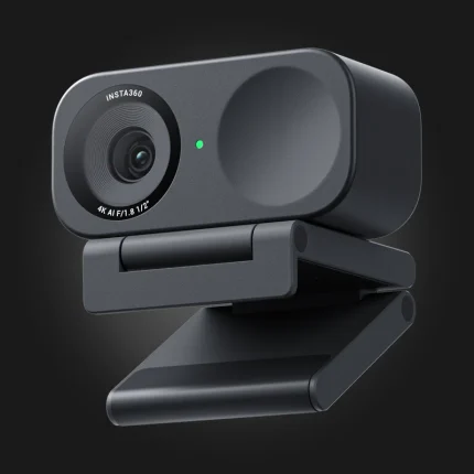 Insta360 Link 2C Graphite Black — კუთხის ხედი გახსნილი სამაგრით