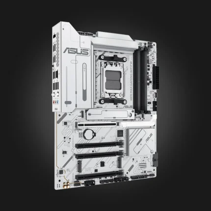ASUS X870 MAX GAMING WIFI7 W — თეთრი დედაპლატის დახრილი ხედი